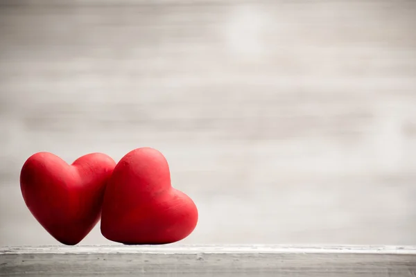 Coração. Coração vermelho no fundo de madeira . — Fotografia de Stock