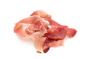 beyaz zemin üzerine jambon dilimleri.