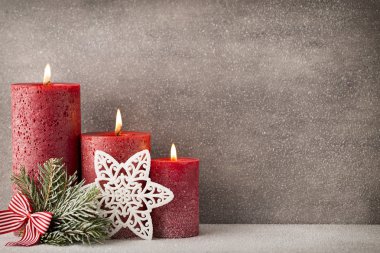 Noel mumları ve ışıklar. Noel arkaplanı.