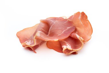 beyaz zemin üzerine jambon dilimleri.