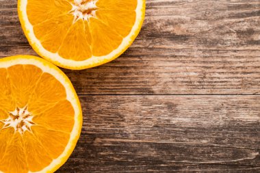 Gri arkaplanda turuncu dilim.