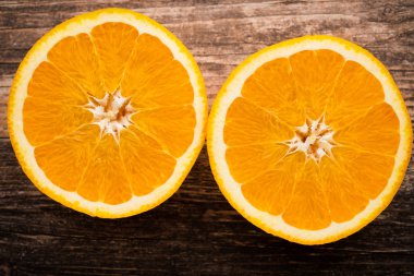 Gri arkaplanda turuncu dilim.