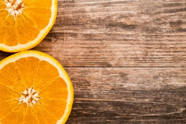 Gri arkaplanda turuncu dilim.