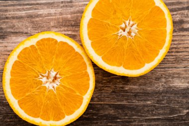 Gri arkaplanda turuncu dilim.