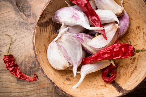 Spice. Spice mix en träslev på trä bakgrund. — Stockfoto