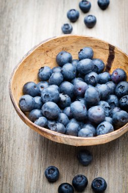 Yaban mersini ve taze meyve.