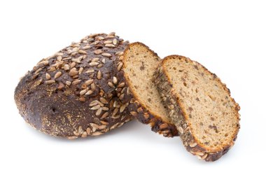 Beyaz arkaplanda izole edilmiş çavdar ekmeği.