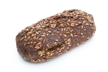 Beyaz arkaplanda izole edilmiş çavdar ekmeği.