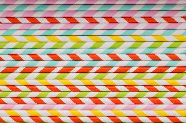 Smoothie için renkli pipetler.