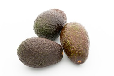 Beyaz arka plan üzerinde izole avokado adet set.