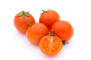 Beyaz izolasyon arka planında domates.