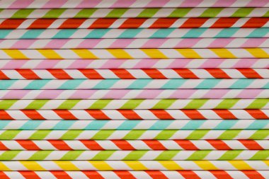 Smoothie için renkli pipetler.