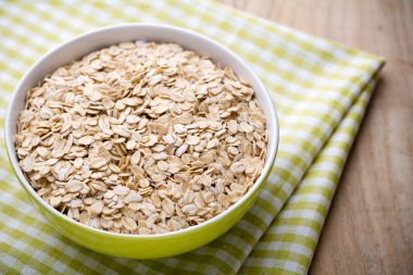 Yabanmersinli yulaf lapası. sağlıklı kahvaltı.