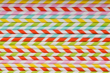 Smoothie için renkli pipetler.