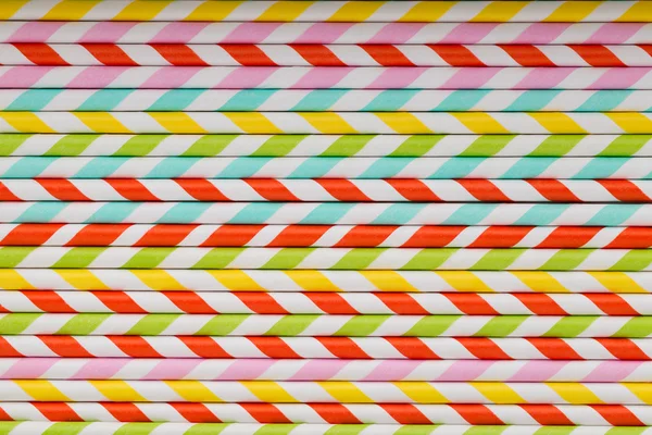 Smoothie için renkli pipetler.