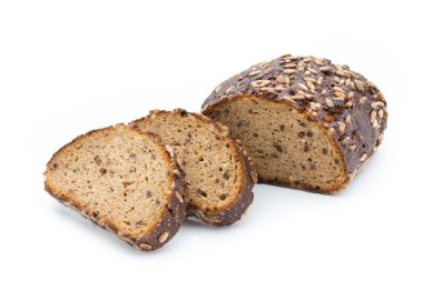 Beyaz arkaplanda izole edilmiş çavdar ekmeği.