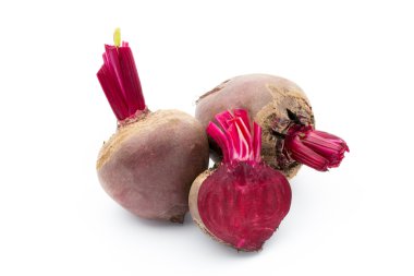 Pancar kökü beyaz arkaplanda izole edildi.