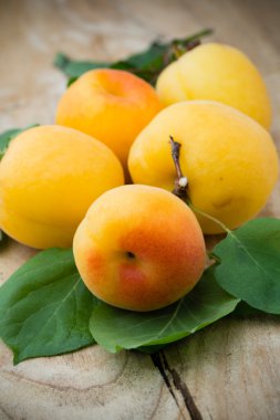 Soya. Bir ahşap yüzey, eko ürün soya ahşap kase.