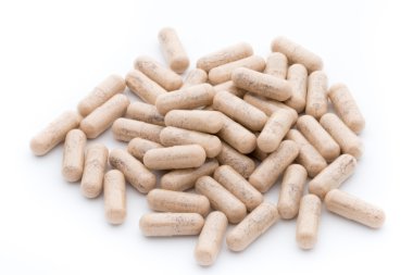 Spa taşlar beyaz zemin üzerine.