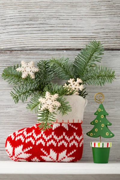 Decoración de Navidad. Decoración de Navidad sobre el fondo de madera . — Foto de Stock