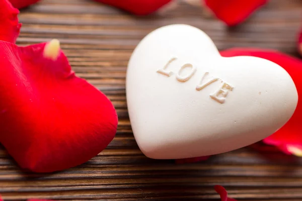 Vintage heart. Heart on a wooden background. Vintage style. — Stock Photo, Image