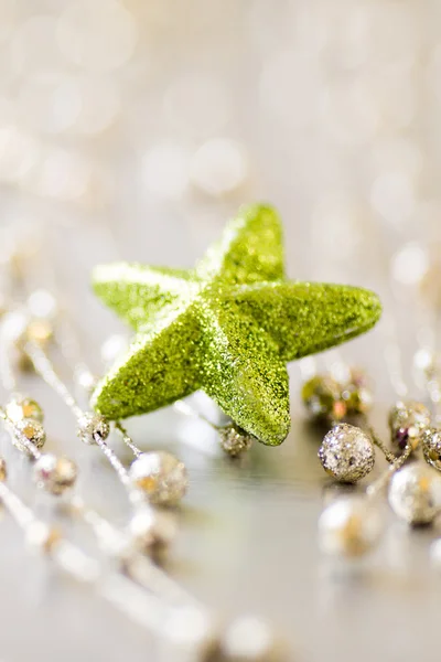 Goldlicht. Stern auf goldenem Hintergrund — Stockfoto