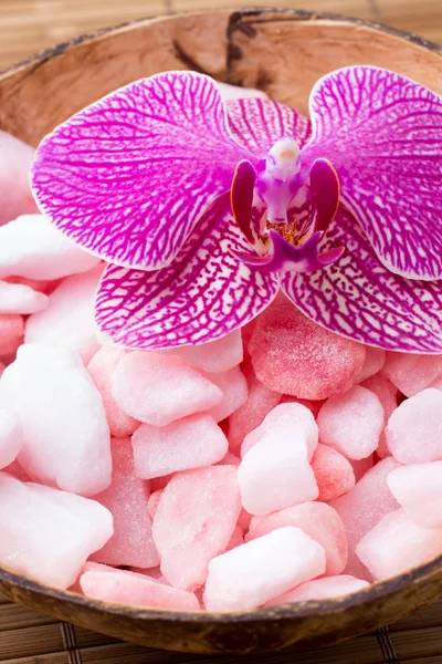 Sea salt. Rose of sea salt in a bowl with orchid flower. — Stock Photo, Image