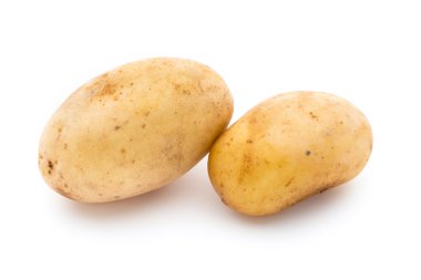 Beyaz arkaplanda izole edilmiş yeni patates.