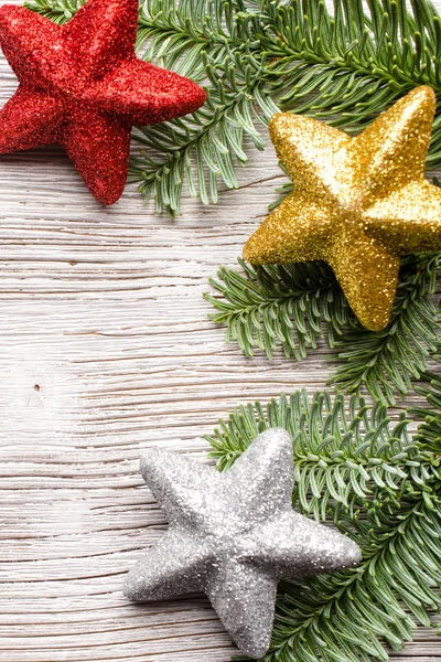 Fondos navideños. Decoración de Navidad sobre el fondo de madera. — Foto de Stock