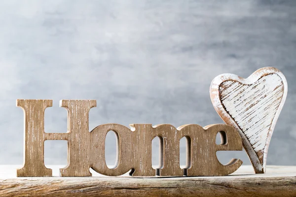 A casa. Mensaje del hogar con letras de madera . — Foto de Stock