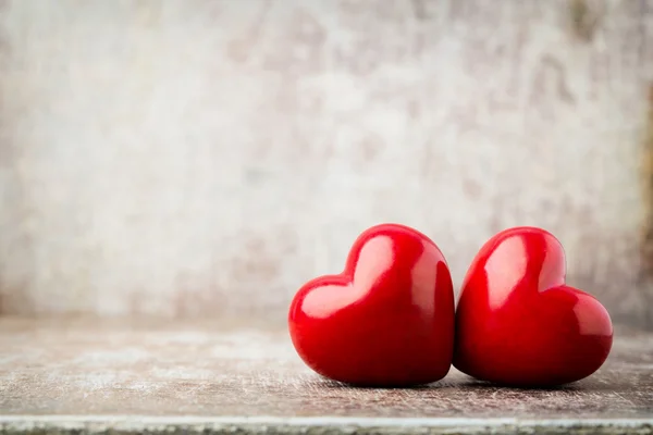Houten hart gevormde. Wenskaarten. Aftelkalender voor Valentijnsdag groet. — Stockfoto