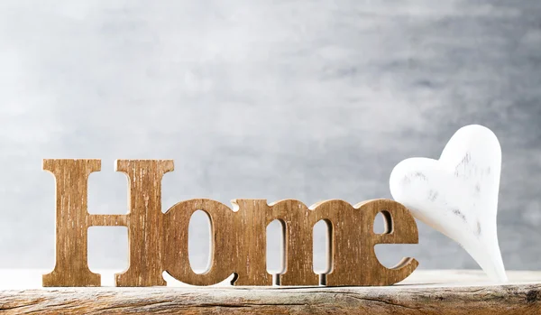 A casa. Messaggio di casa con lettere in legno . — Foto Stock