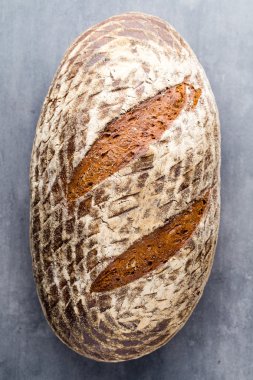 Hamur işleri ile taze rustik tarzı ekmek.