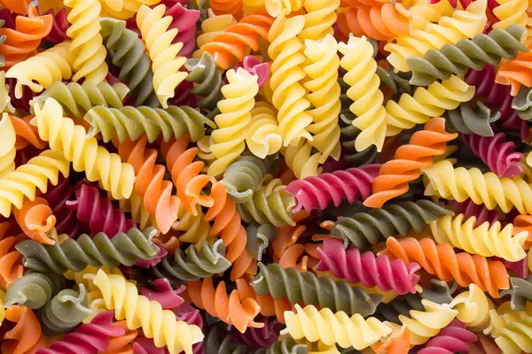 Close-up van ruwe eco macaroni pasta achtergrond. — Stockfoto