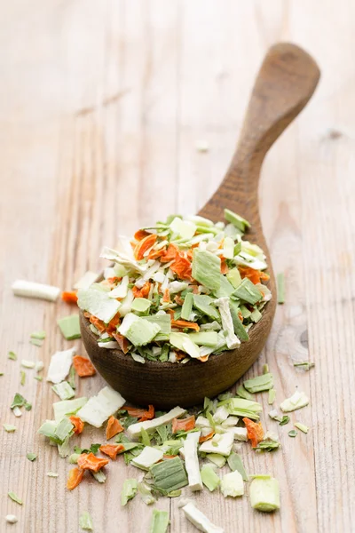 Épice de légumes séchés. Produit bio aux herbes. Herbes finement hachées . — Photo