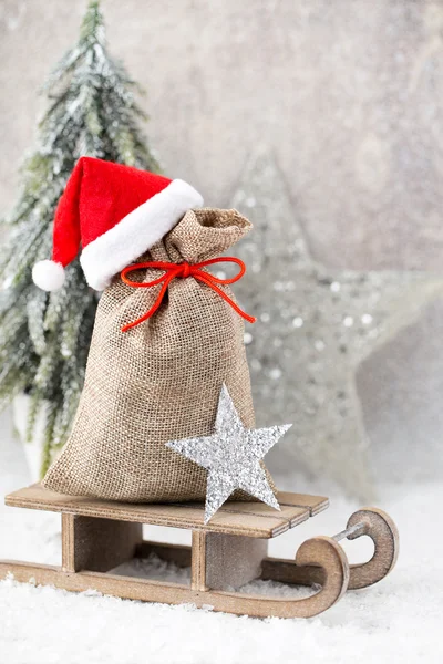 Barba de Natal. Saco de presente com serapilheira. Decoração de Natal. — Fotografia de Stock