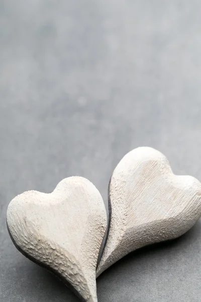 Corazón de madera en forma. Tarjetas de felicitación. Saludo de San Valentín . —  Fotos de Stock