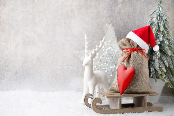 Christmas gard. Gift bag with burlap. Christmas decoration. — Stock Photo, Image