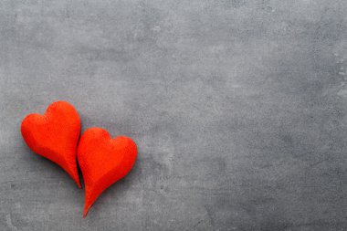 Ahşap kalp şeklinde. Tebrik kartları. Sevgililer günü tebrik.