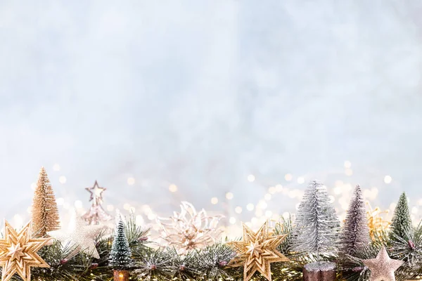 Vánoční Pozadí Stromem Rozmazané Lesklé Světla — Stock fotografie