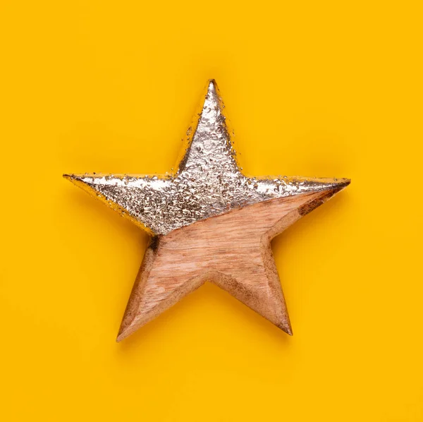 Karácsonyi Csillag Dekoráció Sárga Színű Háttér — Stock Fotó