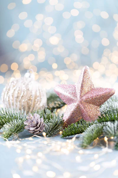 Abeto Navidad Con Estrellas Luces Brillantes Borrosas — Foto de Stock