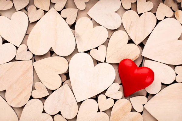 Cuori Legno Cuore Rosso Sullo Sfondo Del Cuore Legno — Foto Stock