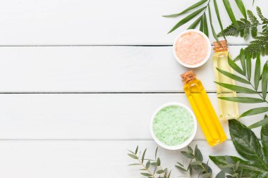 Spa aromaterapi kozmetik ürünler konsepti, metin için bir arkaplan, düzlük, yukarıdan görünüm.
