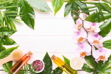 Metin için alanı olan bir spa arkaplanı. Spa tebrik kartı demek. aromaterapi teması, el yapımı kozmetik