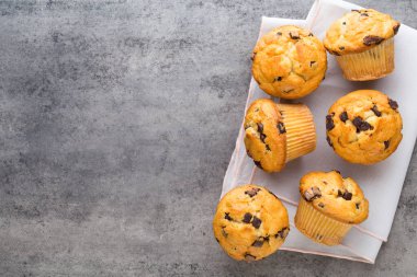 Çikolatalı kekler klasik arka plan, seçici odak.