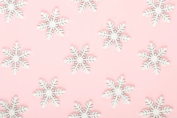 Fondo Navidad Decoraciones Nieve Blanca Sobre Fondo Rosa —  Fotos de Stock