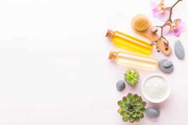 Metin için alanı olan bir spa arkaplanı. Spa tebrik kartı demek. Aromaterapi teması, el yapımı biyokozmetik. Düz yatıyordu.