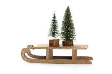 Beyaz arka planda izole edilmiş Noel ağacı.