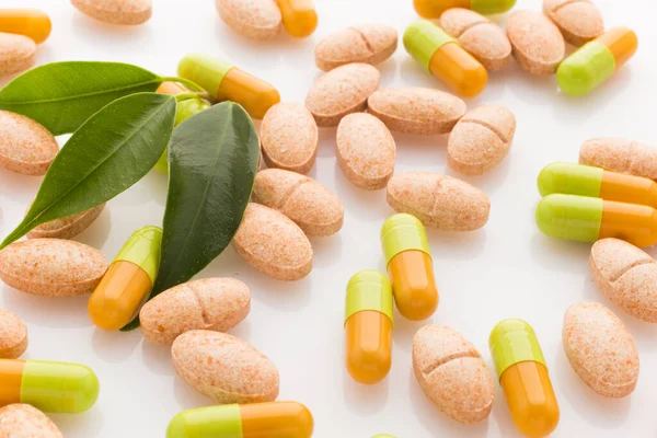 Natuurlijke Vitamine Supplementen Witte Achtergrond — Stockfoto